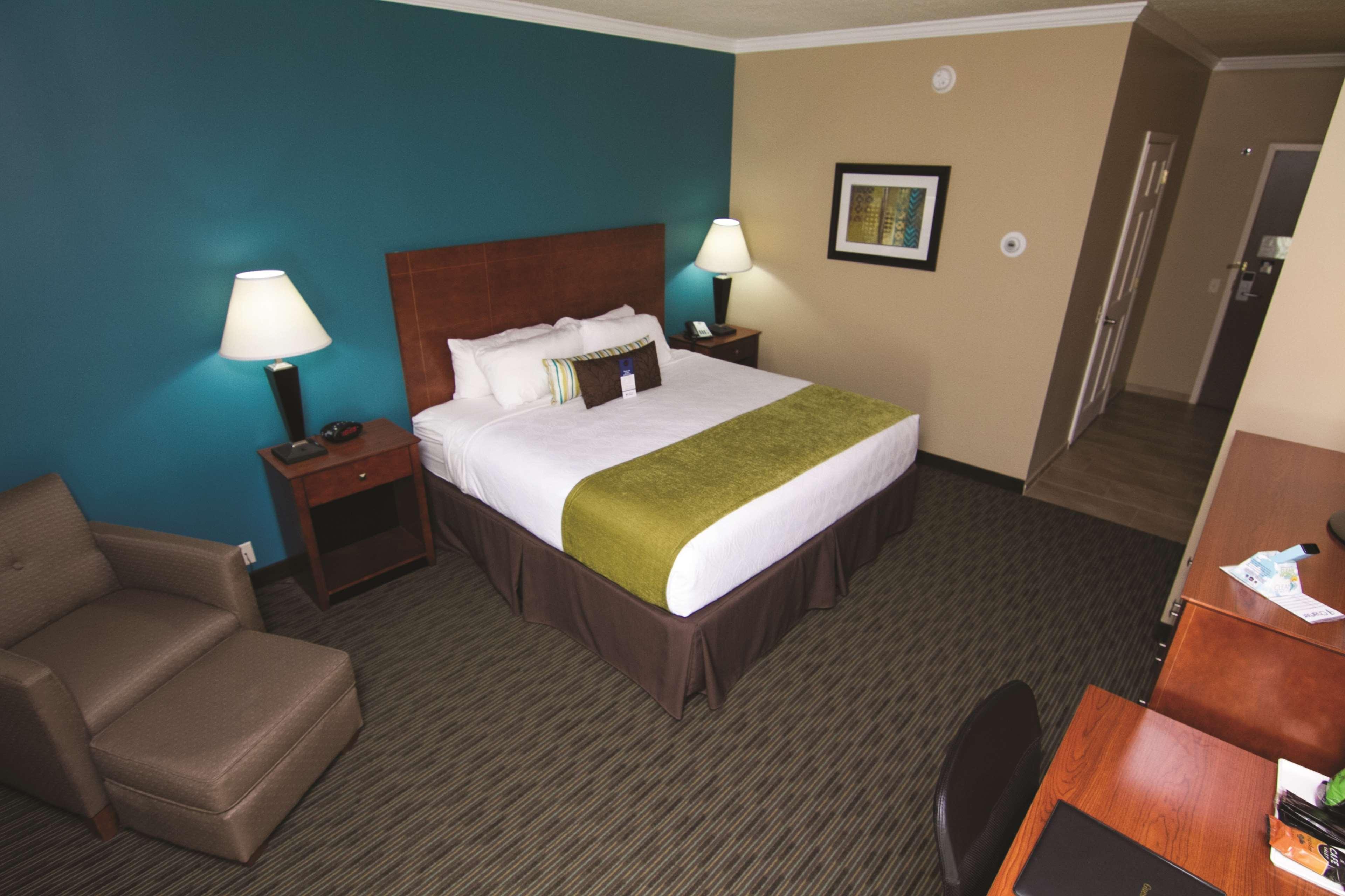 Best Western Plus Платсбърг Екстериор снимка