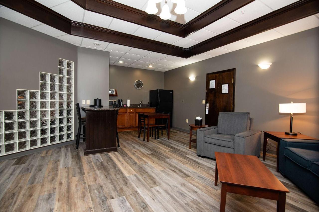Best Western Plus Платсбърг Екстериор снимка