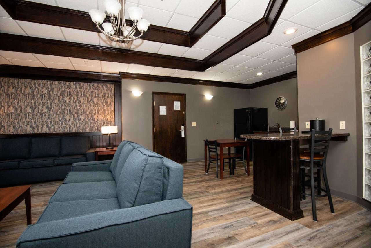 Best Western Plus Платсбърг Екстериор снимка