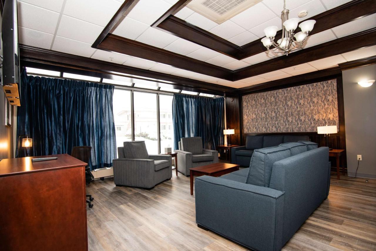 Best Western Plus Платсбърг Екстериор снимка