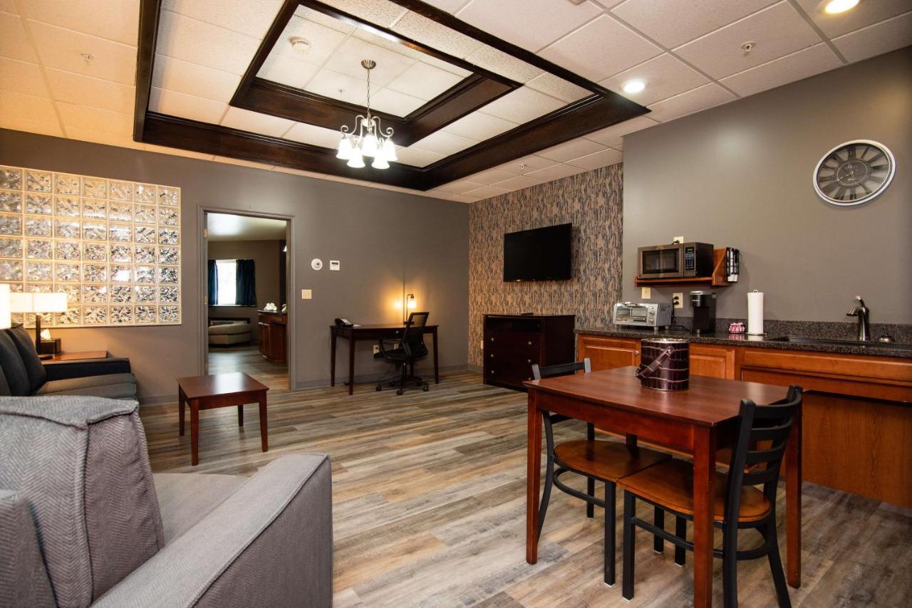 Best Western Plus Платсбърг Екстериор снимка