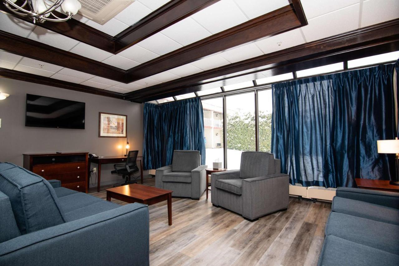 Best Western Plus Платсбърг Екстериор снимка