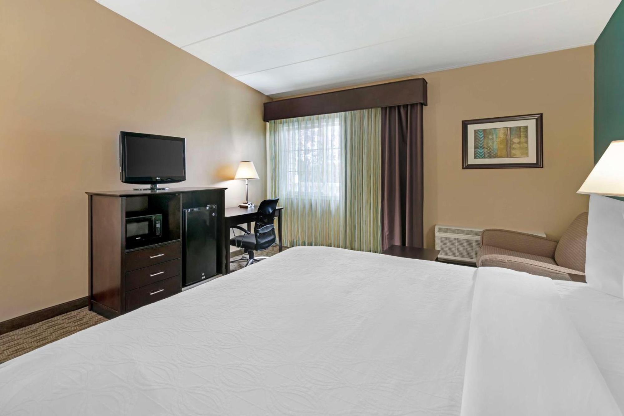 Best Western Plus Платсбърг Екстериор снимка