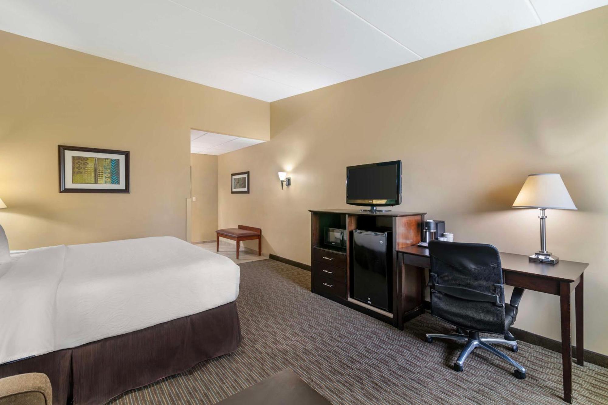 Best Western Plus Платсбърг Екстериор снимка
