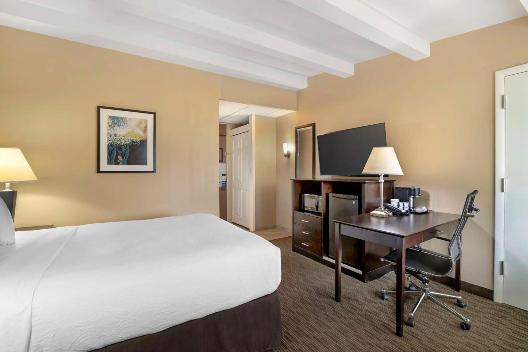 Best Western Plus Платсбърг Екстериор снимка