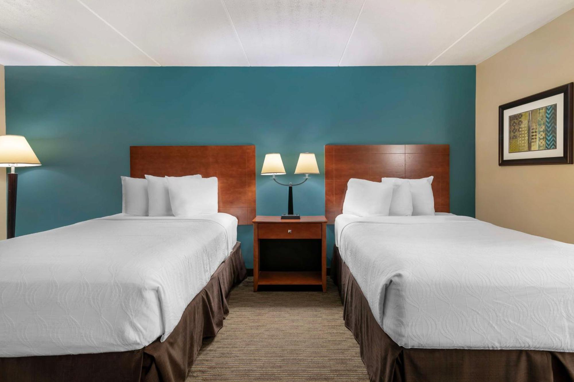 Best Western Plus Платсбърг Екстериор снимка