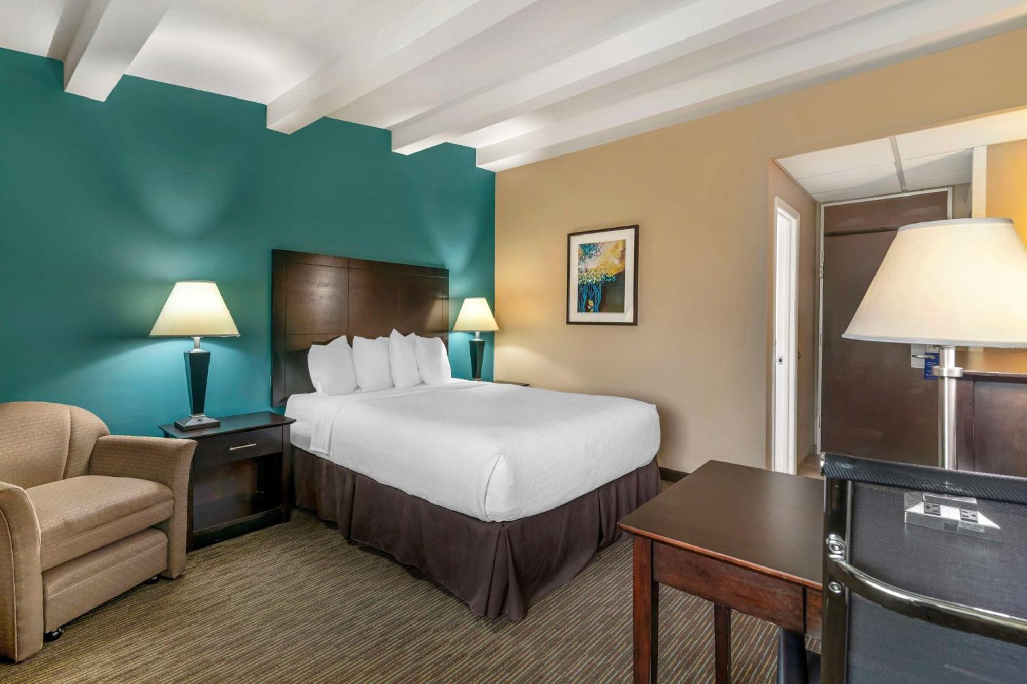 Best Western Plus Платсбърг Екстериор снимка