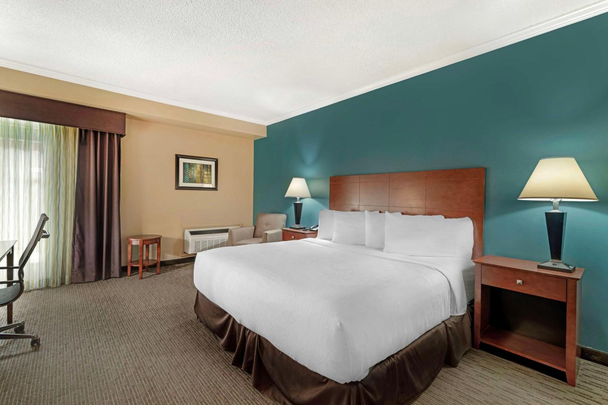 Best Western Plus Платсбърг Екстериор снимка
