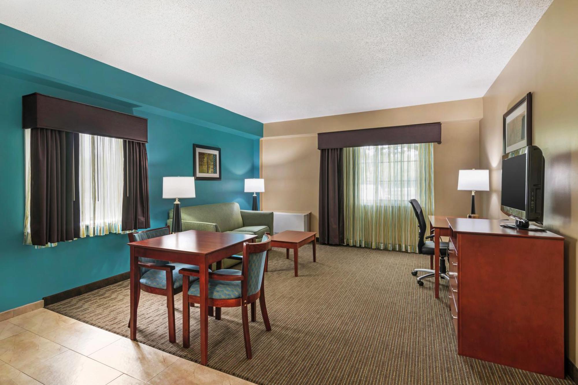 Best Western Plus Платсбърг Екстериор снимка