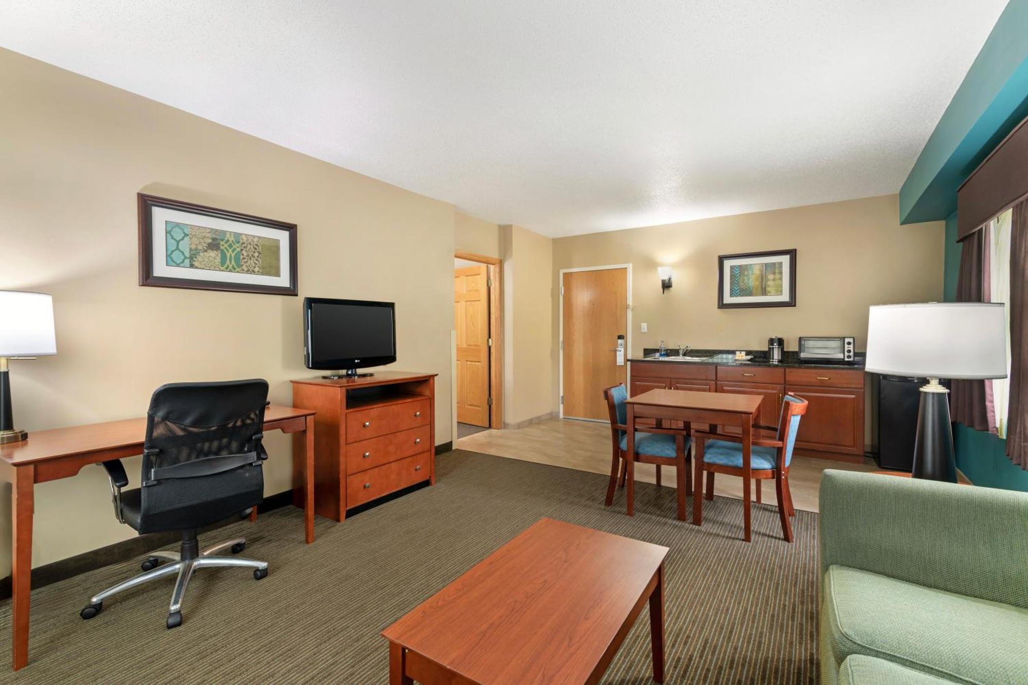 Best Western Plus Платсбърг Екстериор снимка